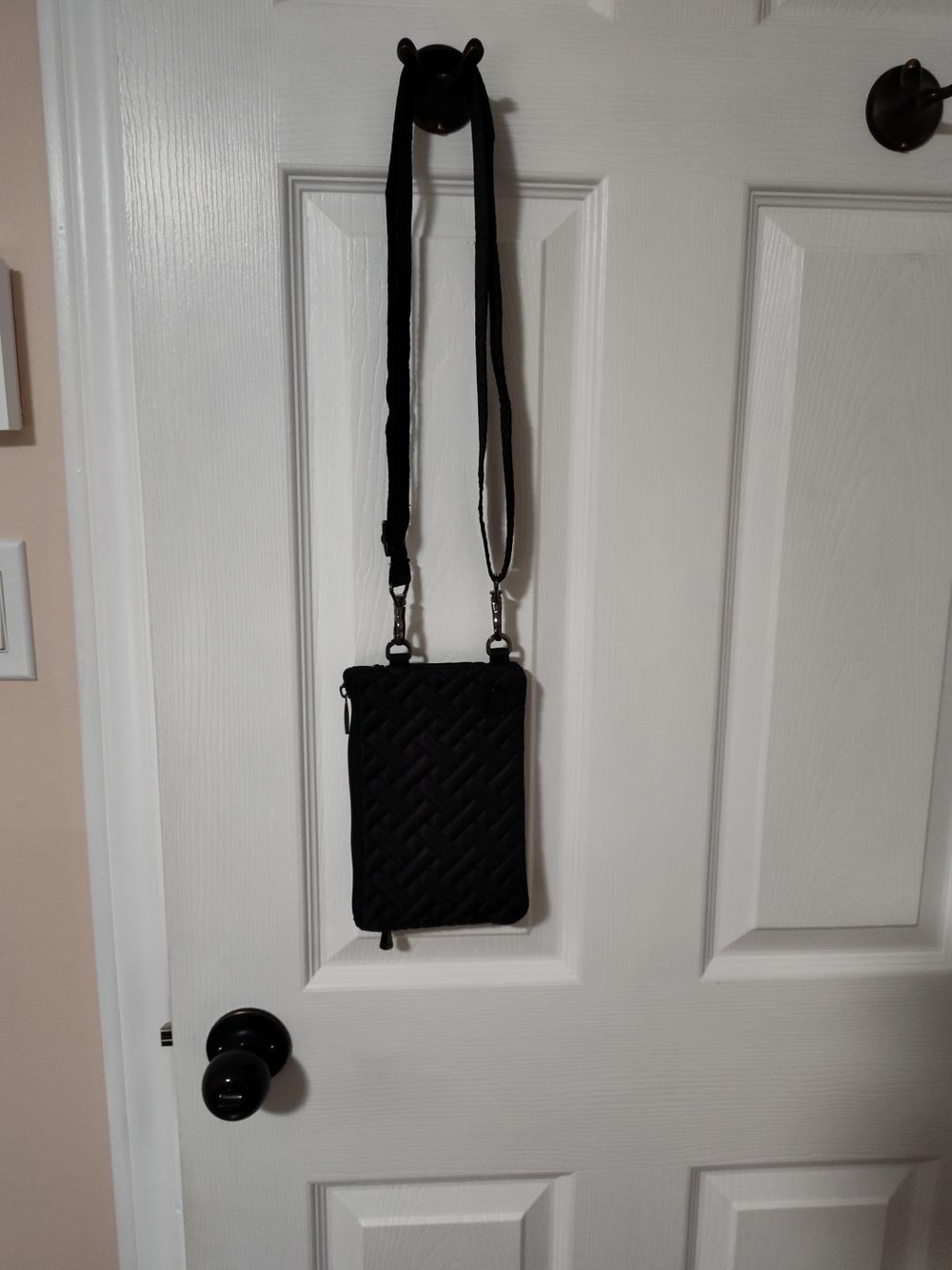 Lug Peekaboo Crossbody Bag Black